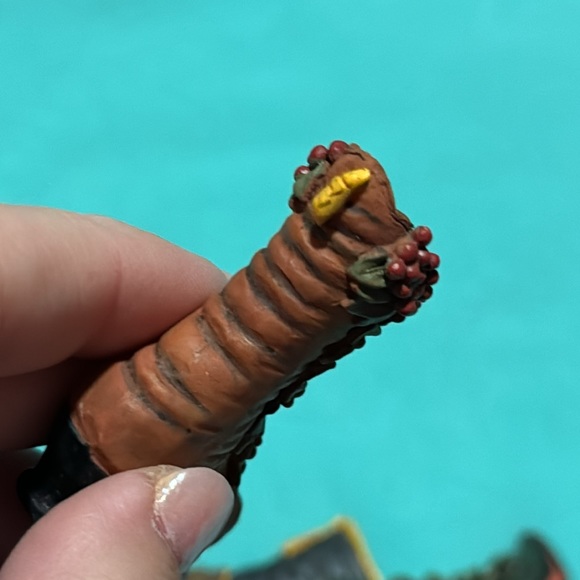 Set of 6 adorable vintage miniature womens’ porcelain or resin (?) boots - Picture 8 of 13